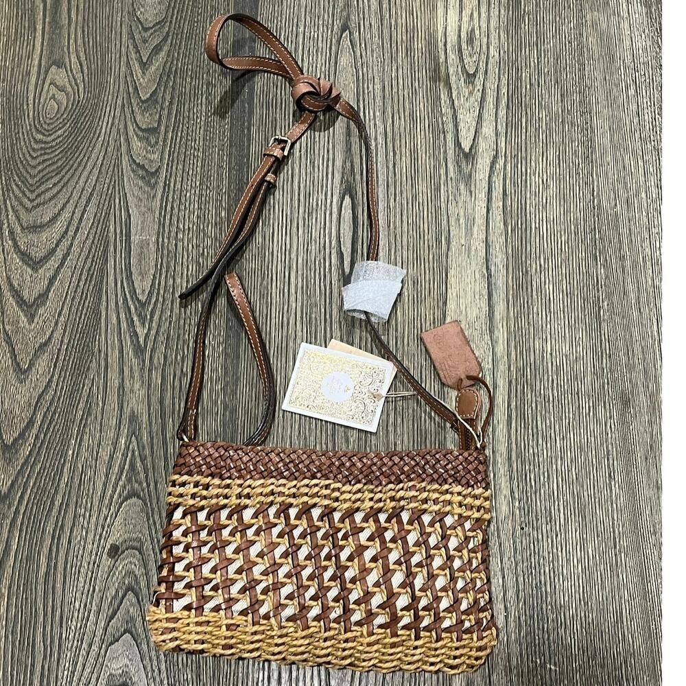 NWT Womens Handcrafted Crossbody Bag Leather Basket Weave Zipper Closure Brown